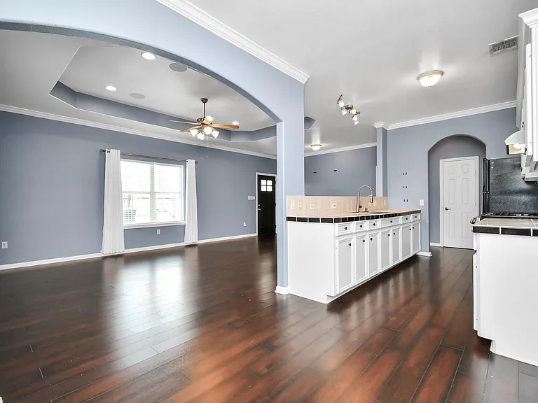 9006 Ledge St — Photo 6