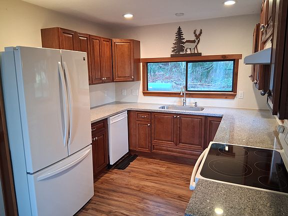 granite counters, recently remodeled kitchen