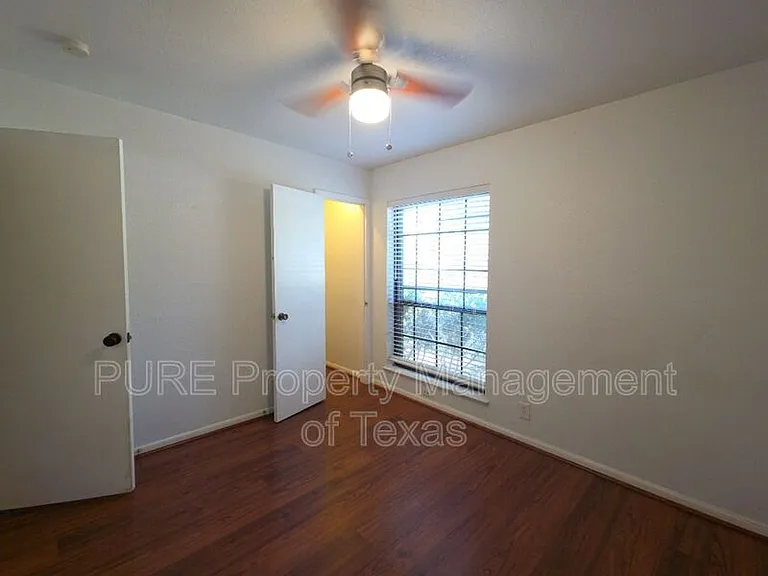 3000 Lakeside Dr — Photo 40