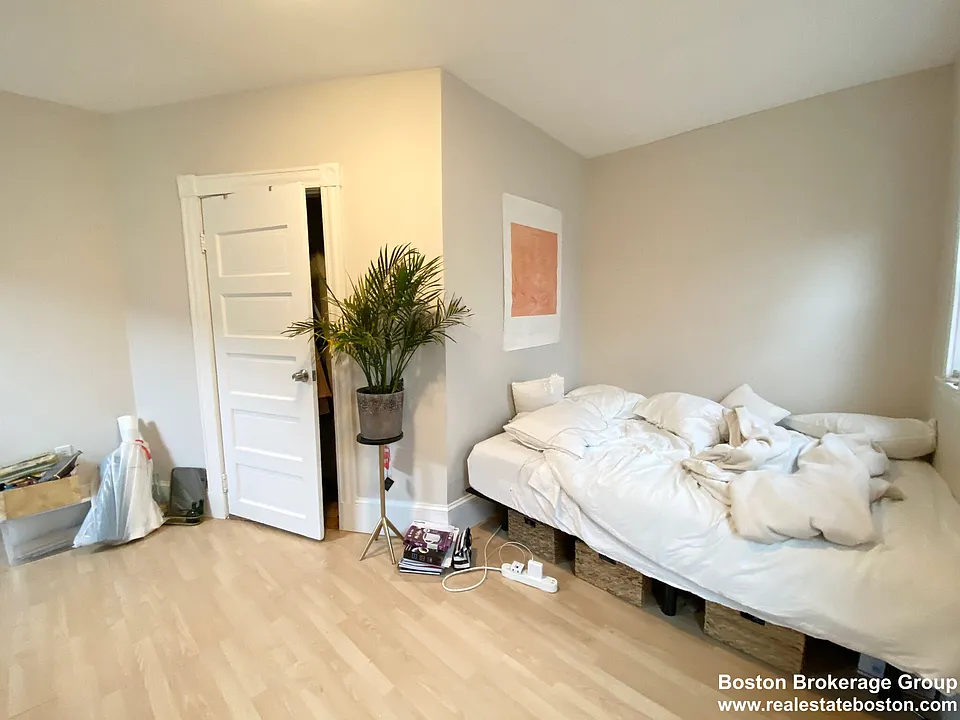 3 Sudan St #1