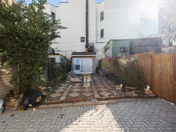 4 Garrison Avenue image 22 of 25