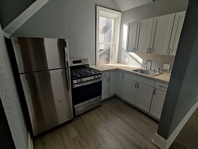 121 Cohassett St — Photo 1