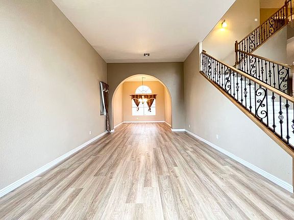 5th image of 2105 Eaglepath Cir