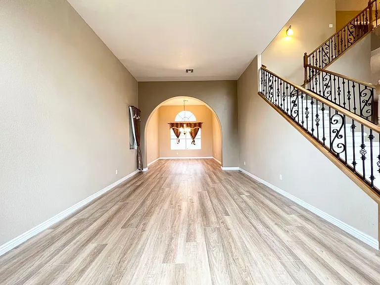 2105 Eaglepath Cir — Photo 5
