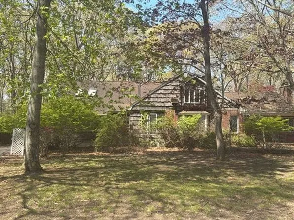 80 Woodacres Rd, East Patchogue, NY 11772