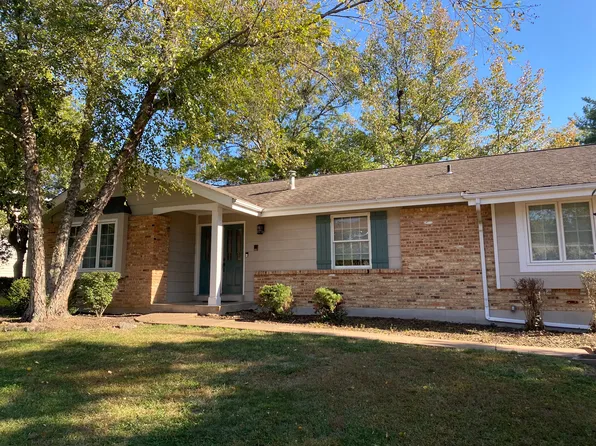 15448 Highcroft Dr, Chesterfield, MO 63017