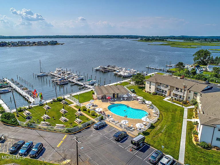 6 Wharfside Dr — Photo 2