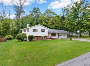 15 Chateau Dr, Whitesboro, NY 13492