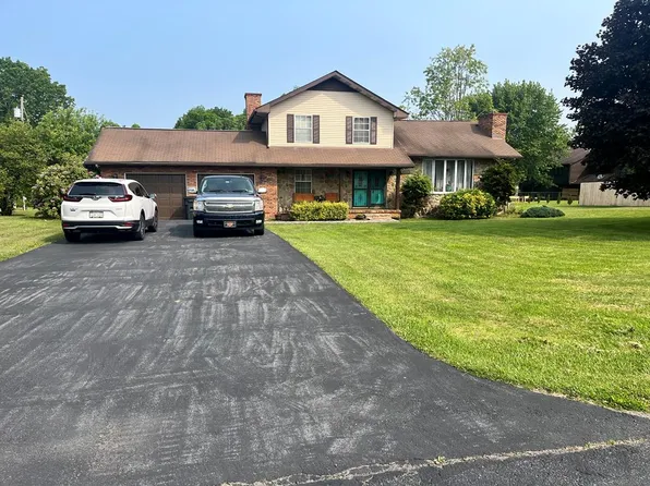652 Wandering Ln, Beaver, WV 25813
