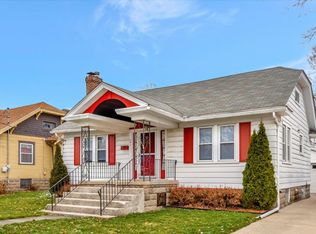 242 Maxwell St, Crown Point, IN 46307