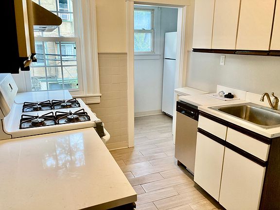 Kitchen with built-in dishwasher and garbage disposal