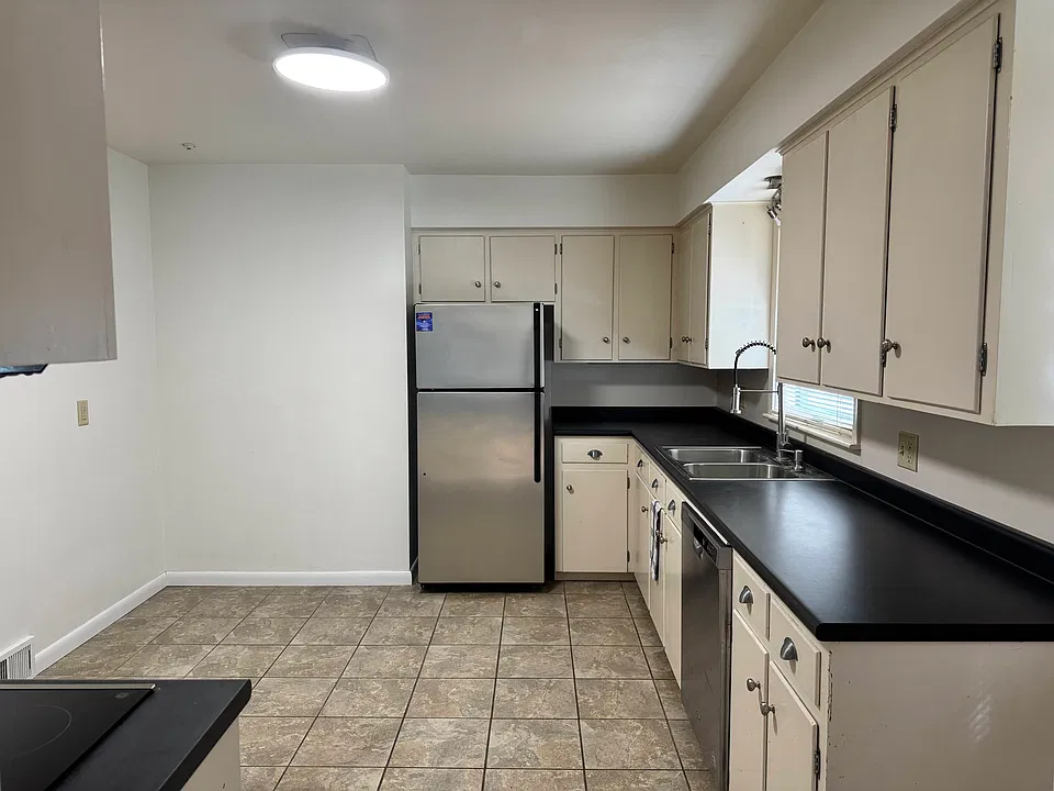 218 W Streetsboro St