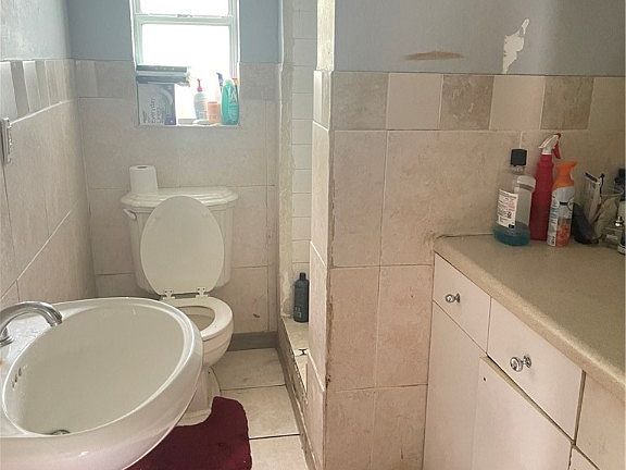 4th image of 5548 5th Ave