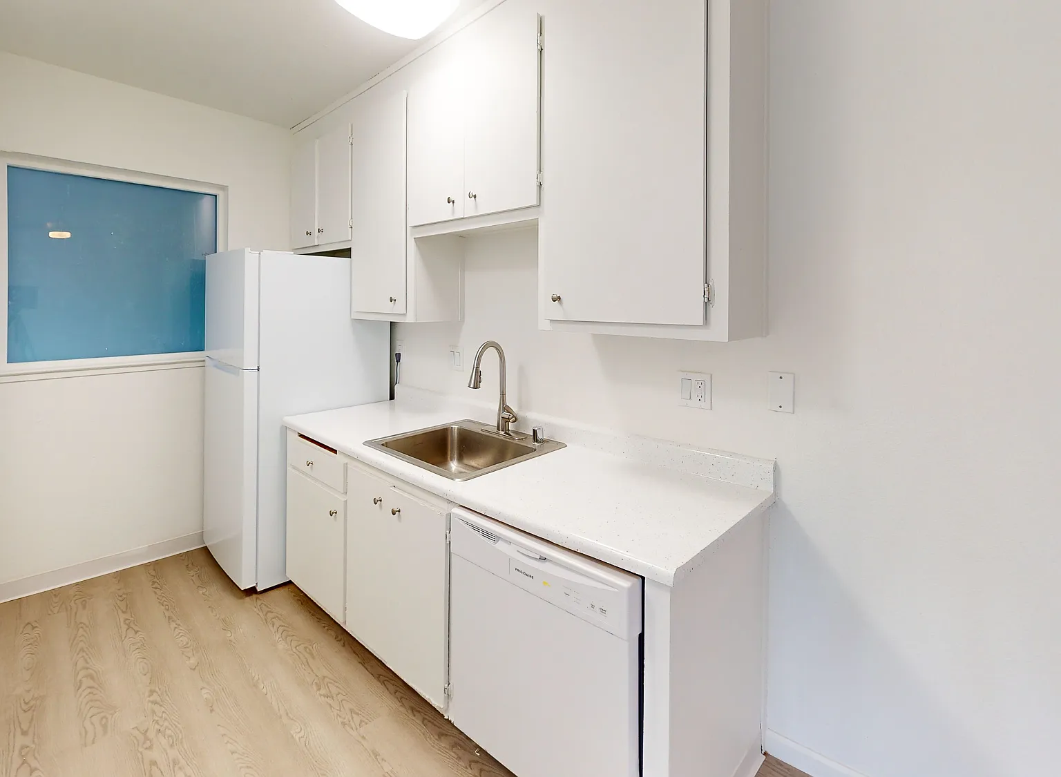 Spacious and Comfortable 2-Bedroom Home in Novato Pet-Friendly and Convenient! — Photo 2