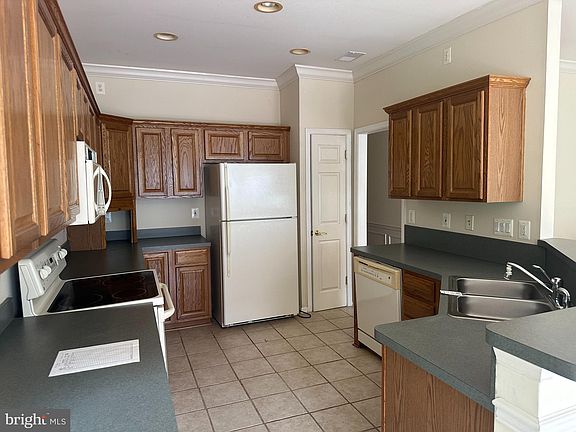 4th image of 2 Sugargrove Dr