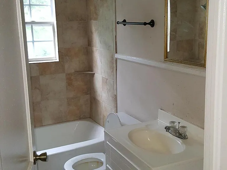 327 Decelle St #A — Photo 11