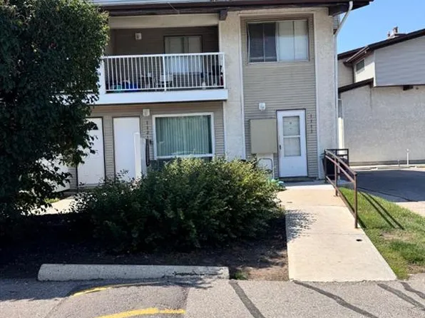 200 E Brookpark Dr SW #1111, Calgary, AB T2W 3E5