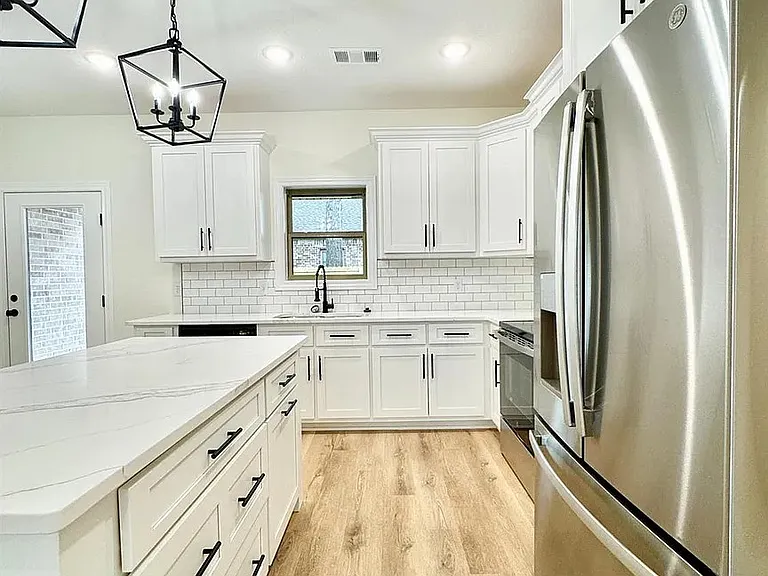 301 W Olympia St — Photo 3