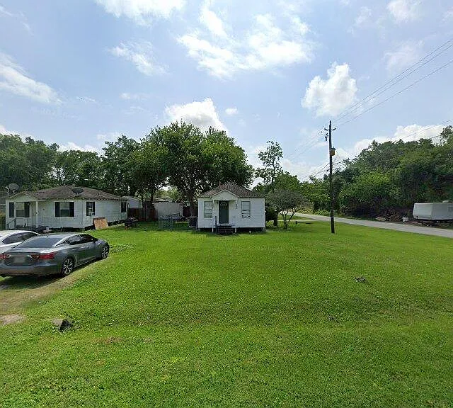 4002 Rosedale Ln — Photo 2