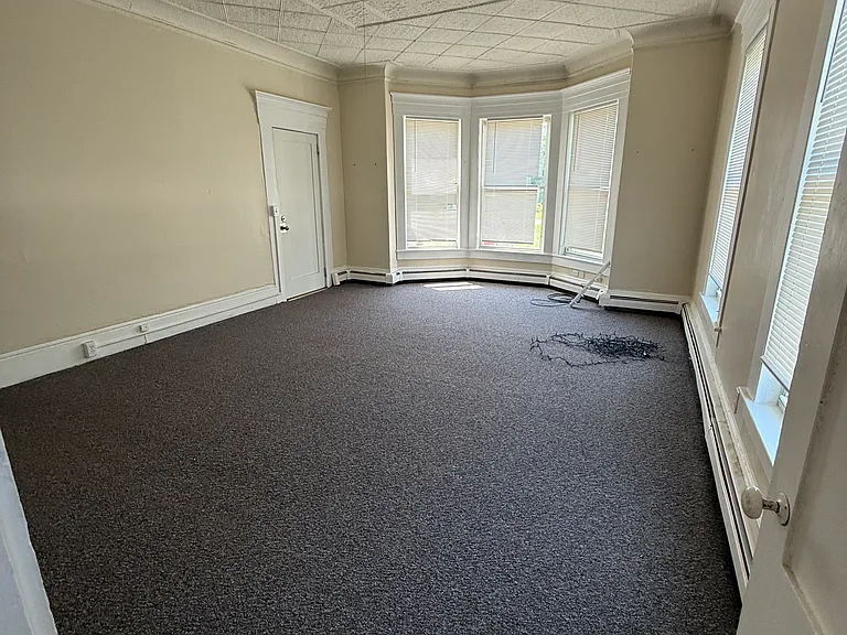 Livingroom - pre pain job to better show size