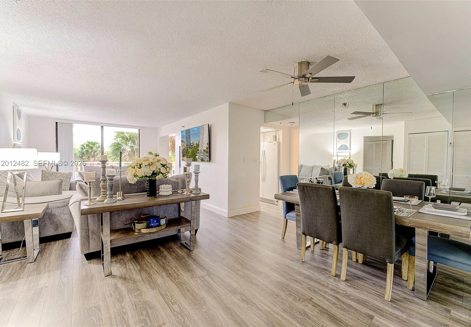 Winston Towers 600 Condo — Photo 2