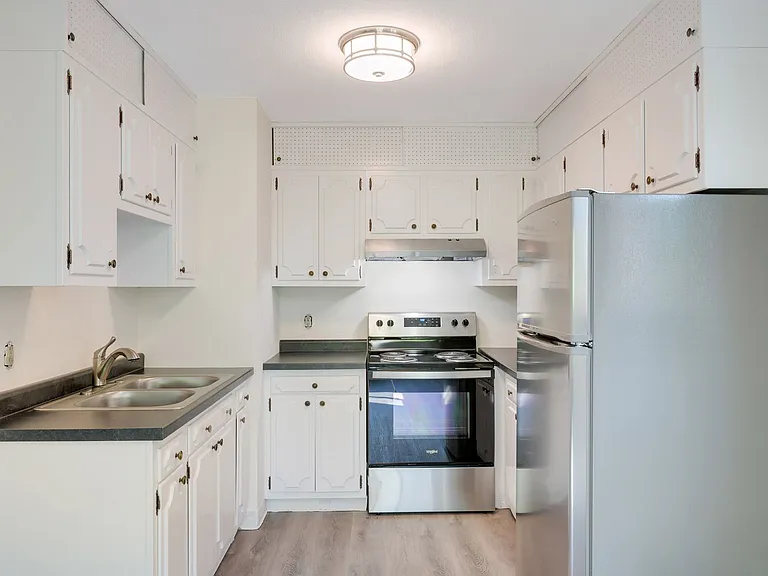 3135 Dupont — Photo 9