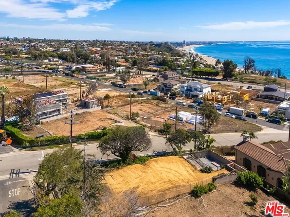 17000 Bollinger Dr, Pacific Palisades, CA 90272