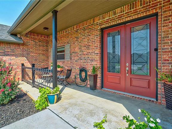 4th image of 202 Valentine Dr