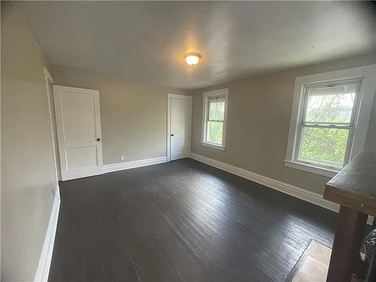 466 Hill St — Photo 16