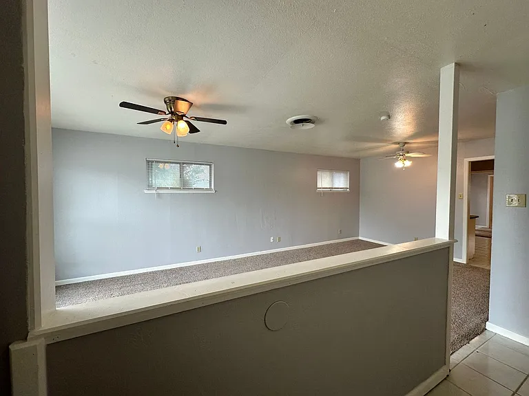 1801 Glendale Dr — Photo 2