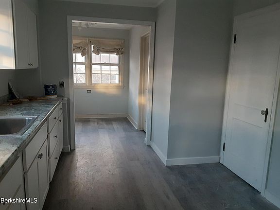 2nd image of 32 Jason St