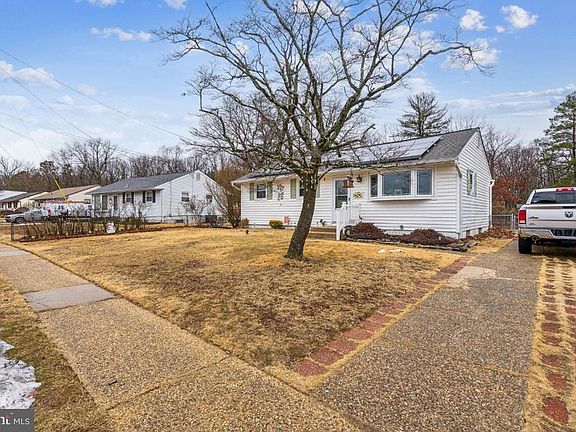 3rd image of 146 Country Club Rd