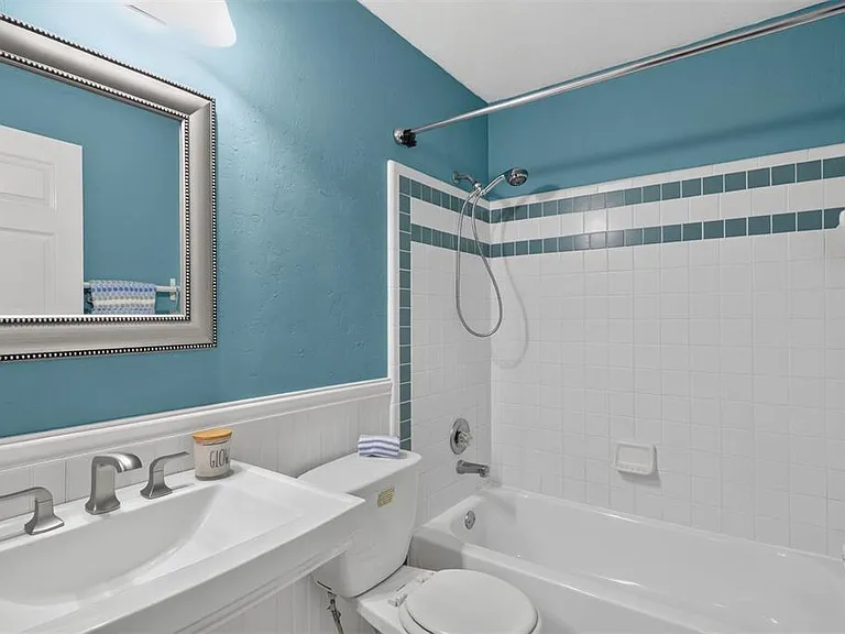 2115 SW 72nd St — Photo 21