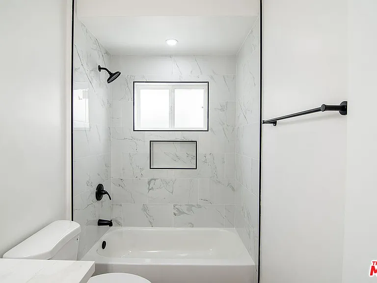 344 S Rexford Dr #4 — Photo 24