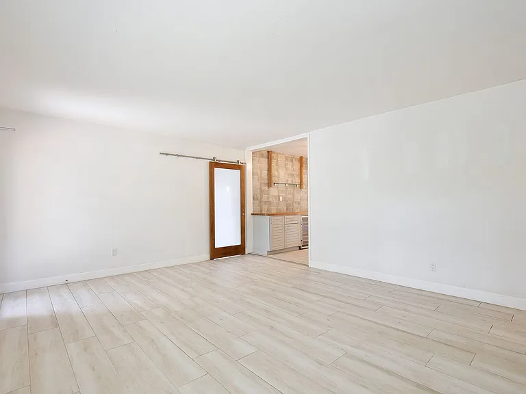 2401 Albert Lee Pkwy — Photo 4