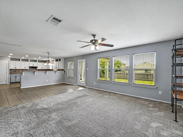 214 Briarwood Dr — Photo 5