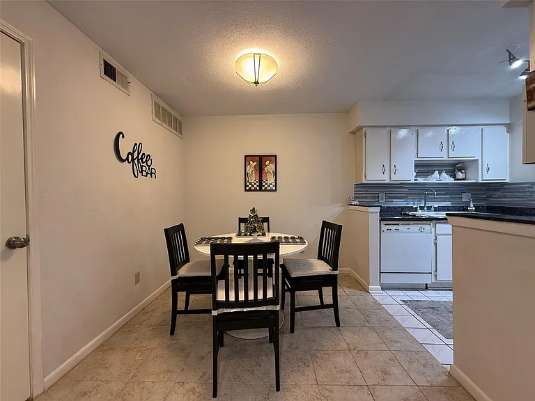845 Augusta Dr #11 — Photo 10