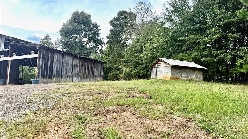3 bed, 2.0 bath, 1680 sqft, $2,400 — Photo 3