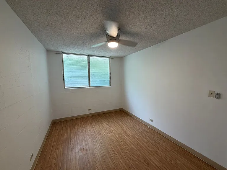403 Hobron Ln — Photo 7