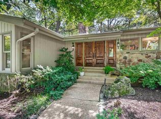 740 Sweetbrier Rd, Memphis, TN 38120