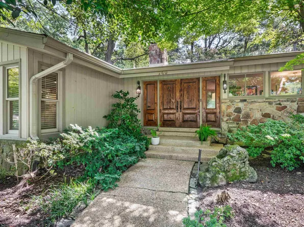 740 Sweetbrier Rd, Memphis, TN 38120