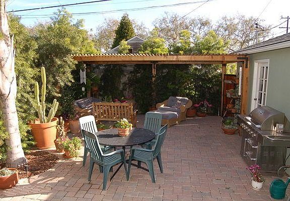 Indoor/Outdoor Living!