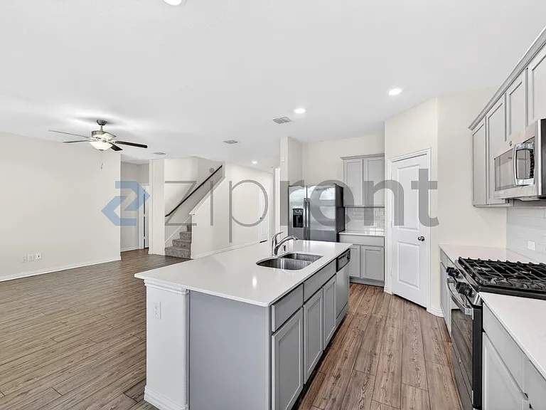 2130 Clarion Dr — Photo 10