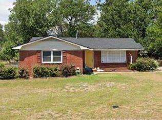 1326 Camelot Dr, Fayetteville, NC 28304