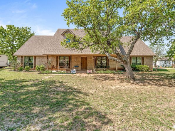 236 Eastpark Dr, Graham, TX 76450