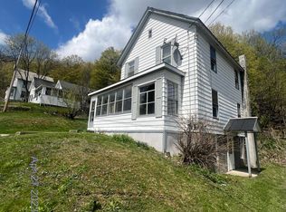 14 Cain St, Proctor, VT 05765