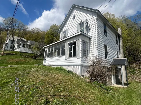 14 Cain Street, Proctor, VT 05765
