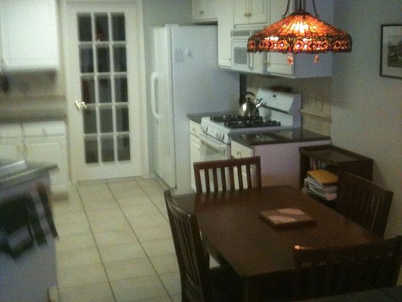 Kitchen w/Granite countertops