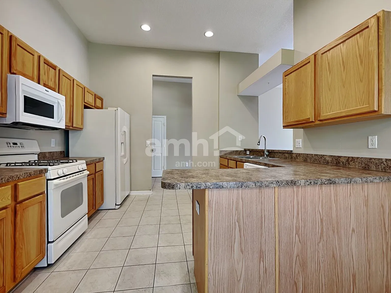 4 bed, 2.0 bath, 1709 sqft, $2,295 — Photo 3