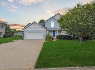 959 Menominee Dr, Howell, MI 48843